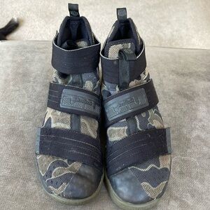 Nike Soldier 10 Labron